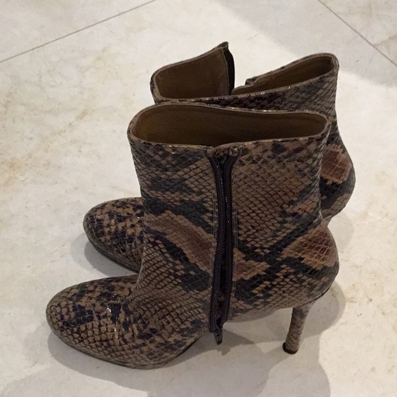 🎈Stuart Weizmann snakeskin boots-like new - Picture 2 of 7